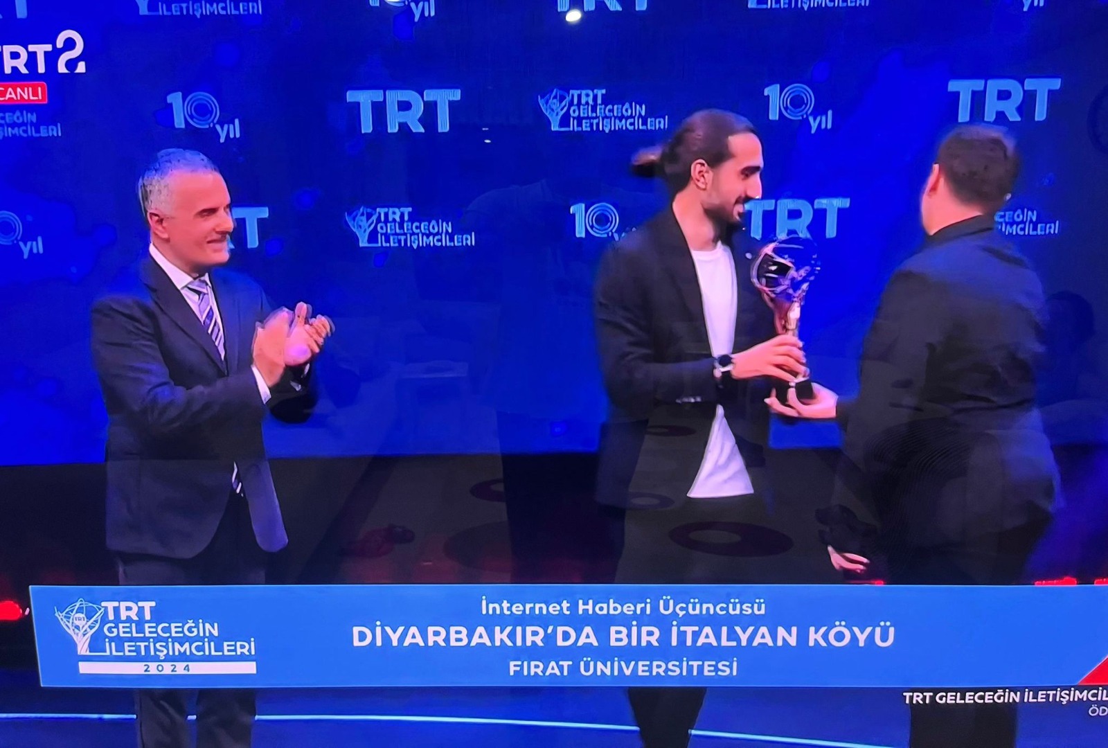 8bd23320-ad9a-4719-8151-4f9acf772645