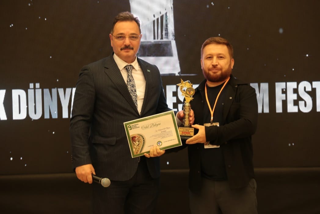 b1276886-2f7e-455c-ad8b-32787f5988a4