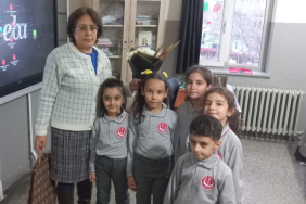 20241124-namik-kemal-ilkokulu-ogrencilerinden-ogretmenlerine-anlamli-jest-287491-09a40f93e44db49cc247