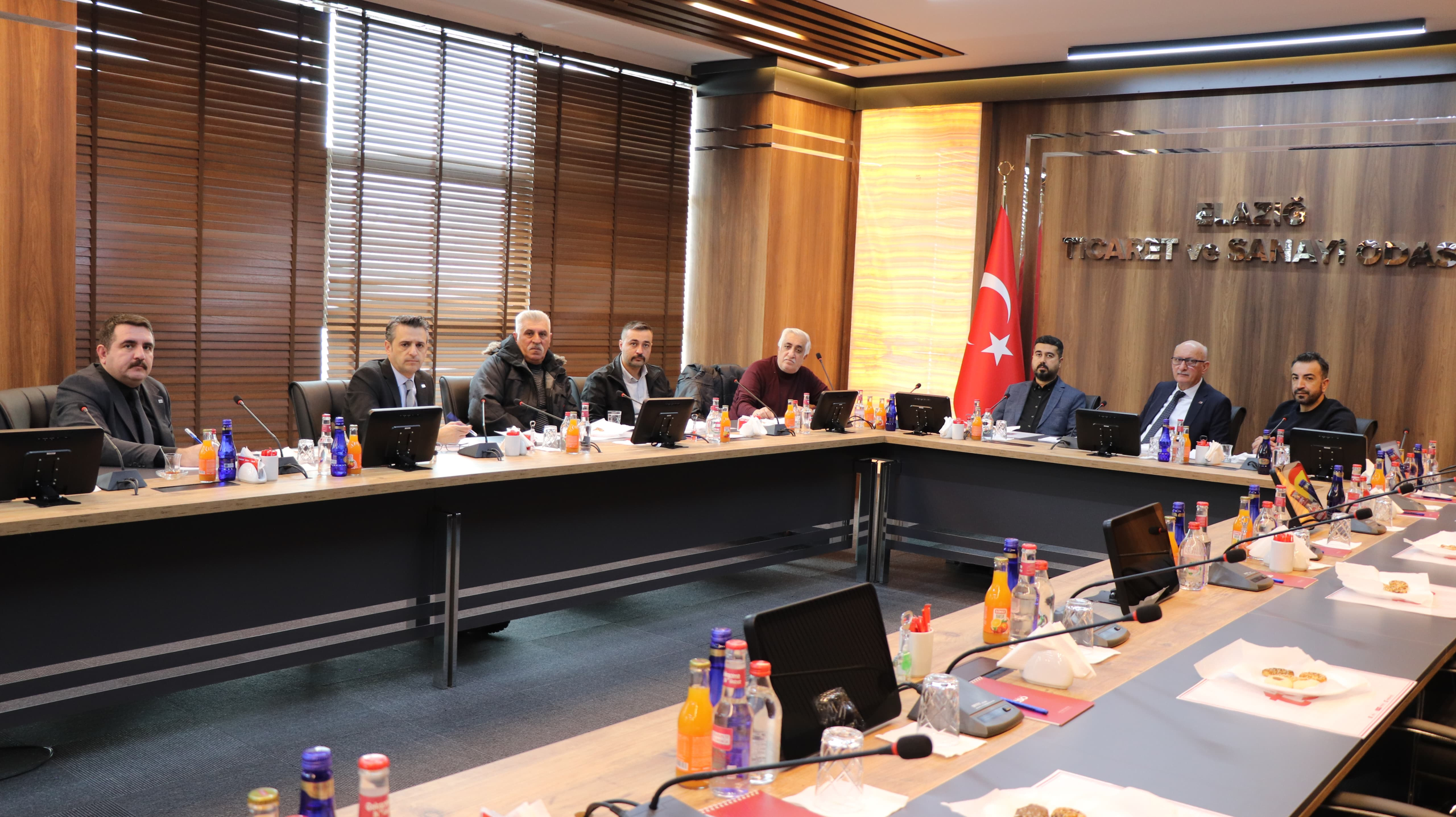 2e858c3f-2b3e-4f3b-af51-679512383e8d