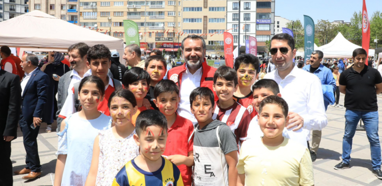 GELENEKSEL OYUNLAR TIRI, ELAZIĞ’DA ÇOCUKLARLA BULUŞTU