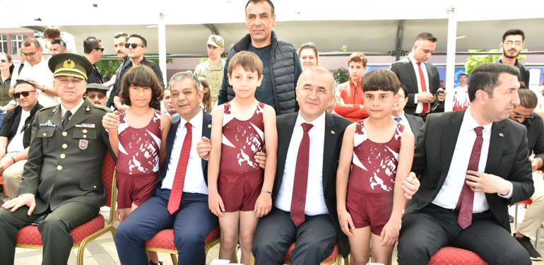 19 Mayıs renkli görüntülere sahne oldu