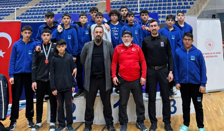 Elazığlı Güreşçilerden Van’da Büyük Başarı